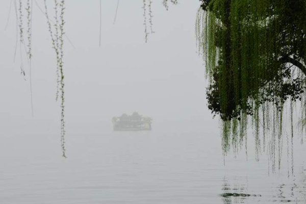 苏杭未来十天，烟雨转晴暖，春意渐浓防倒春寒