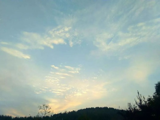 庄里天空，藏着四季的脾气